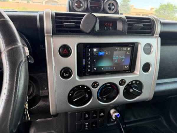 2007 Toyota FJ Cruiser · Sport Utility 2D (photo 11) — photo 11