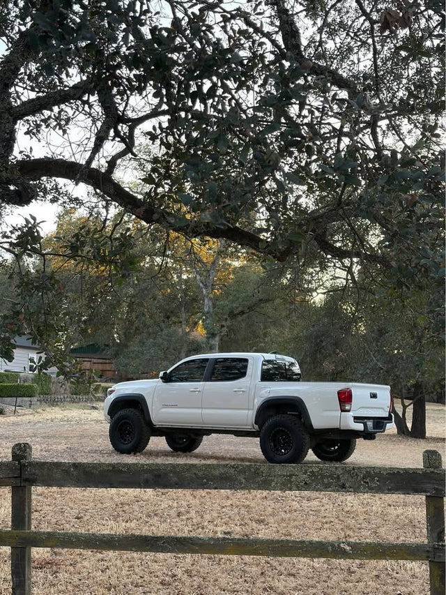 2017 Toyota Tacoma · TRD Off-Road — photo 3
