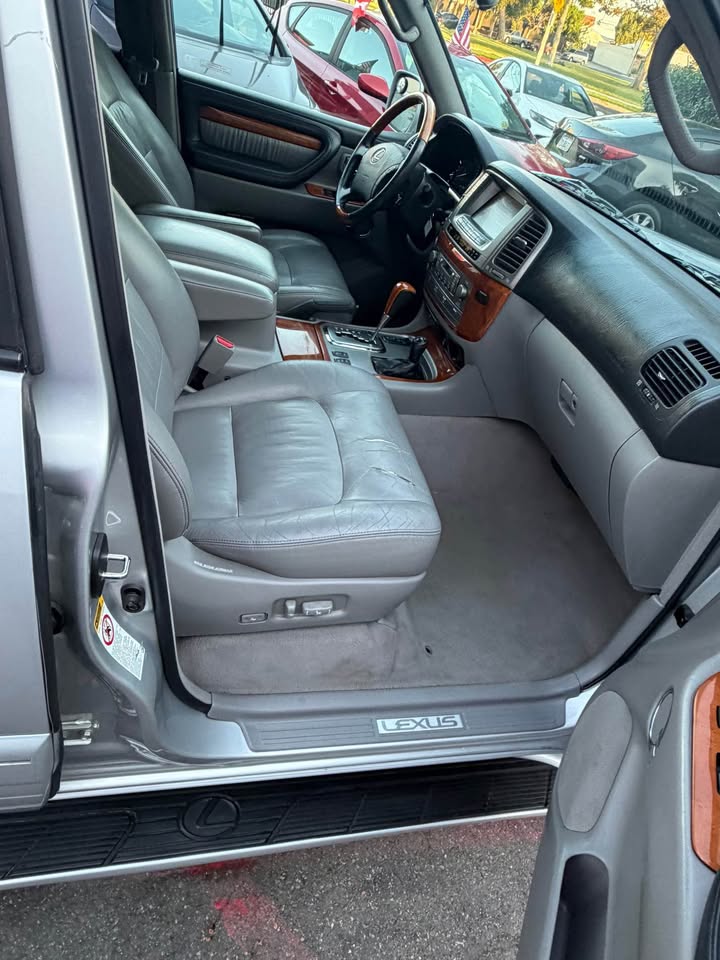 2006 Lexus LX · LX 470 Sport Utility 4D (photo 8) — photo 8