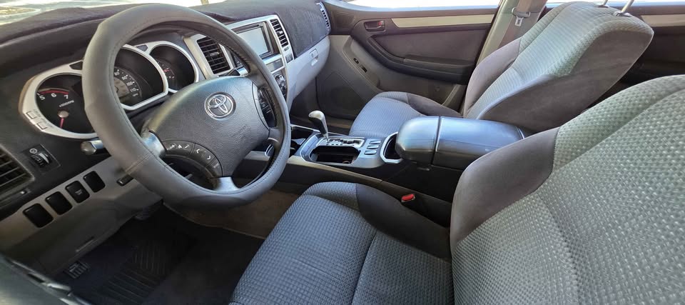 2004 Toyota 4Runner · SR5 Premium Sport Utility 4D in Tempe, AZ (photo 11)