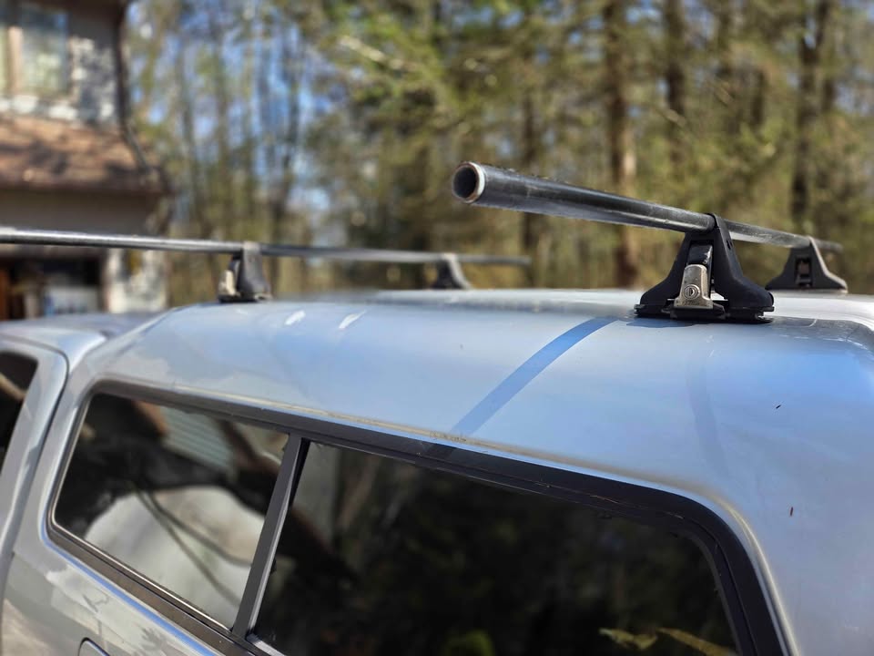 Yakima Roof Rack with Round Bars and Locks in Holyoke, MA (photo 4)