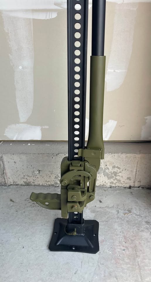 Smittybilt Model 2722 54” Trail/Hi-Lift-style Jack (photo 3) — photo 3