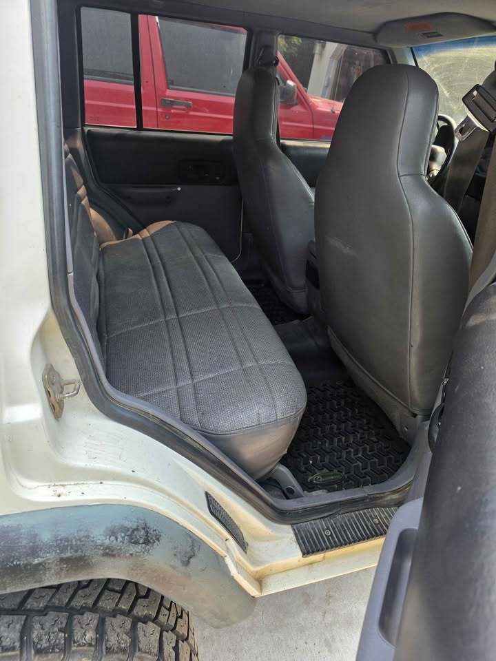 1997 Jeep Cherokee · Sport 4D in Nampa, ID (photo 9)