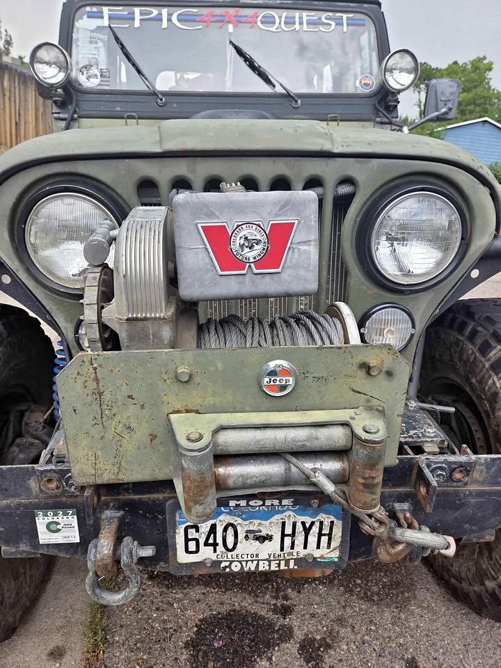Warn 8274 8000lbs upright winch (photo 1) — photo 1