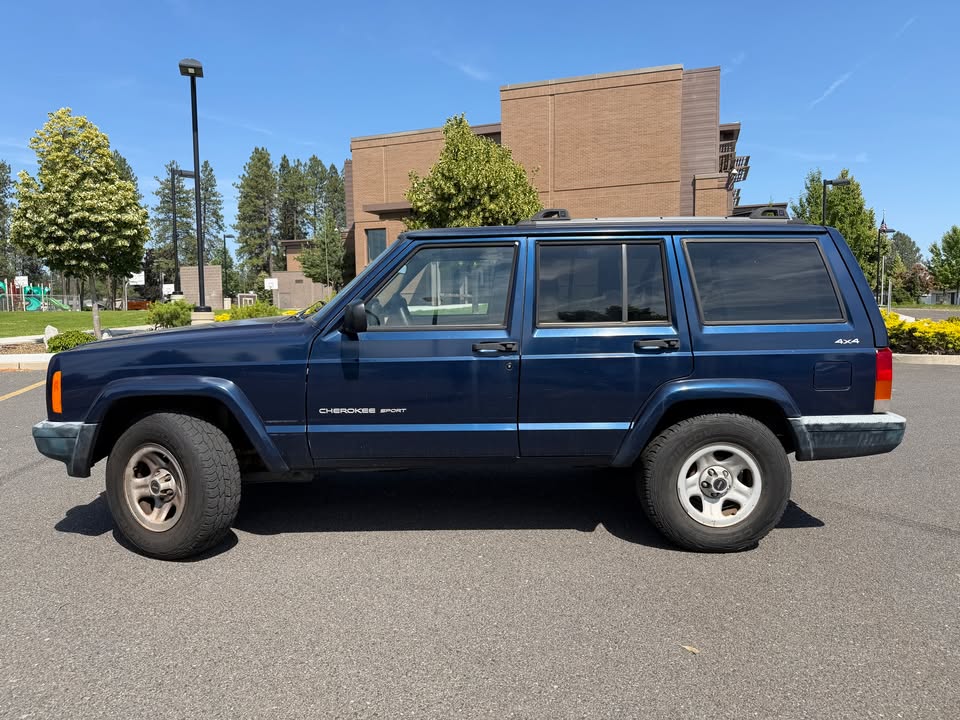 2000 Jeep Cherokee XJ Sport 4x4 4.0L I6 NP242 Full-Time 4WD/AWD in Spokane, WA (photo 2)