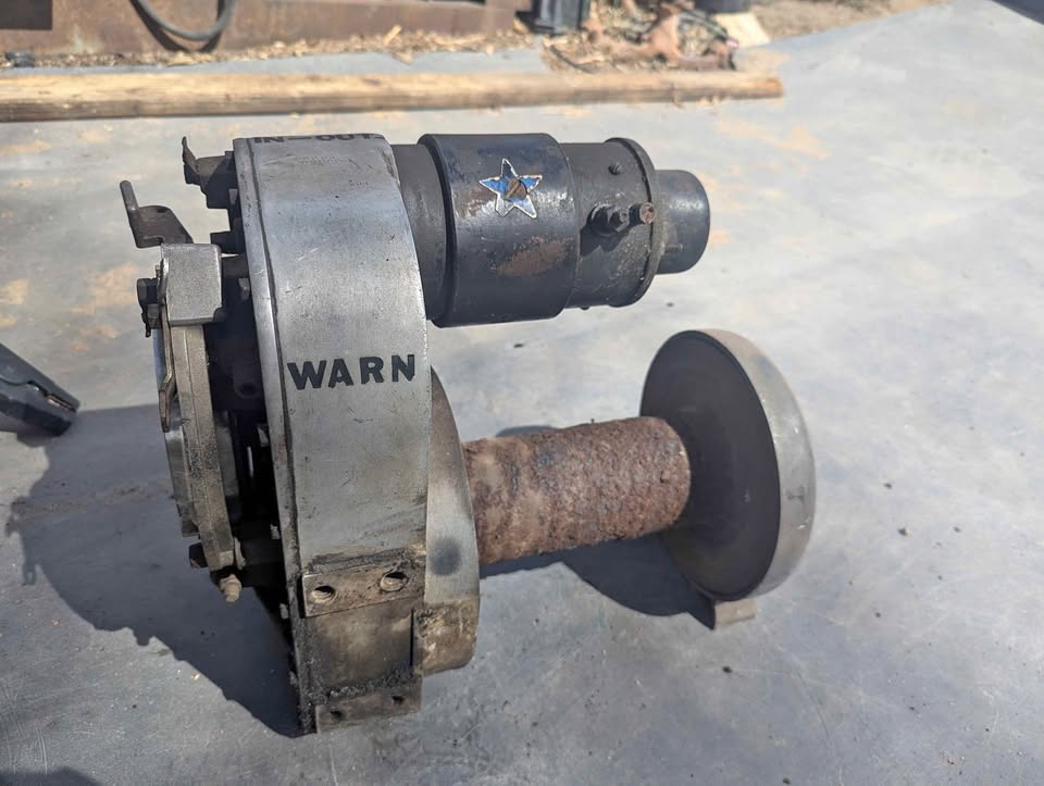 Warn 8000 winch. Works great in Commerce City, CO (photo 1)
