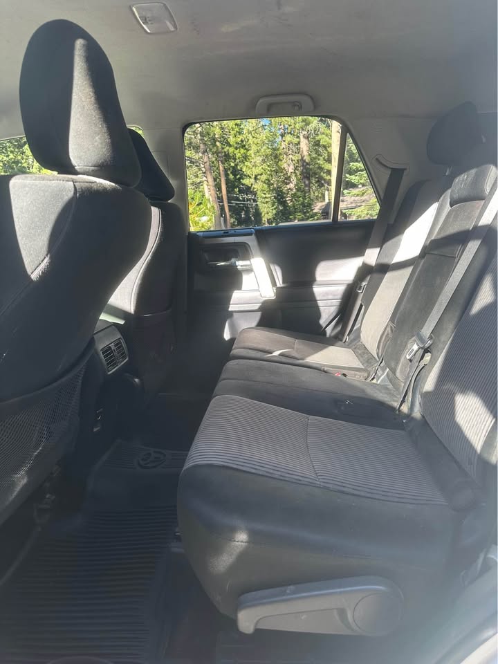 2017 Toyota 4Runner · SR5 Sport Utility 4D in Olympic Valley, CA (photo 7)