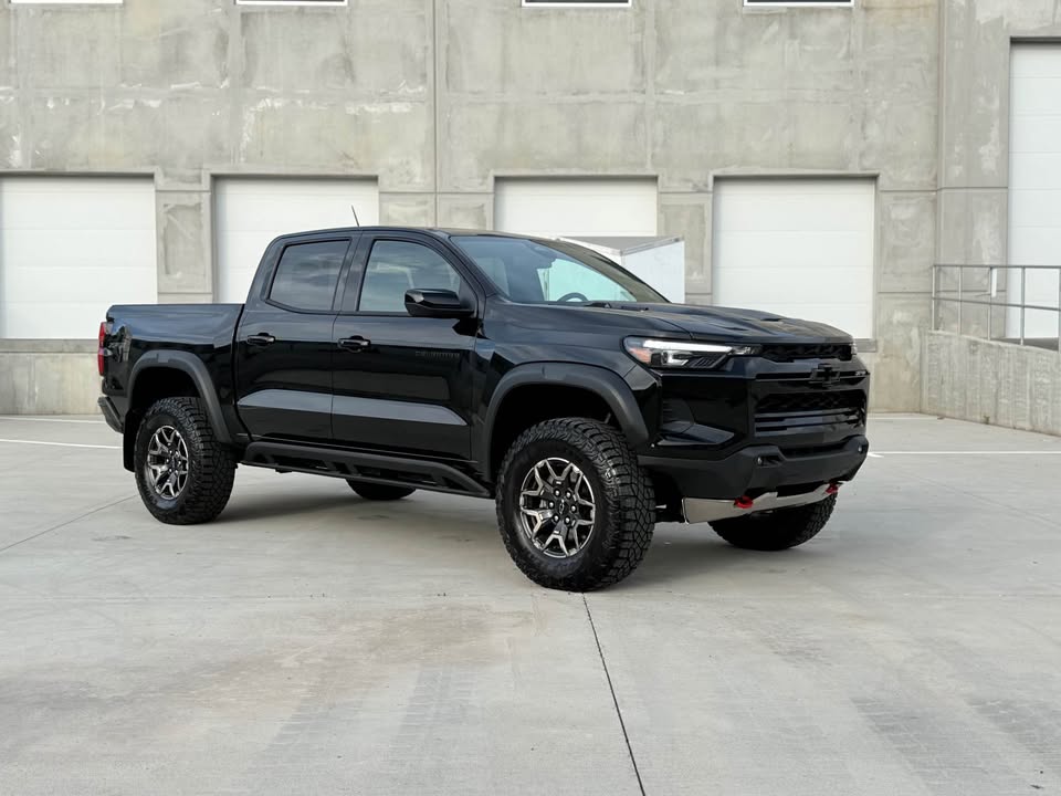 2026 Chevrolet Colorado Crew Cab · ZR2 (loaded! 8k miles! Pristine) in Farmington, UT (photo 9)