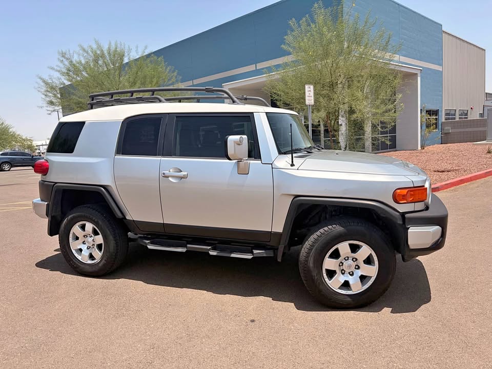 2007 Toyota FJ Cruiser · Sport Utility 2D in Phoenix, AZ (photo 1) — photo 1
