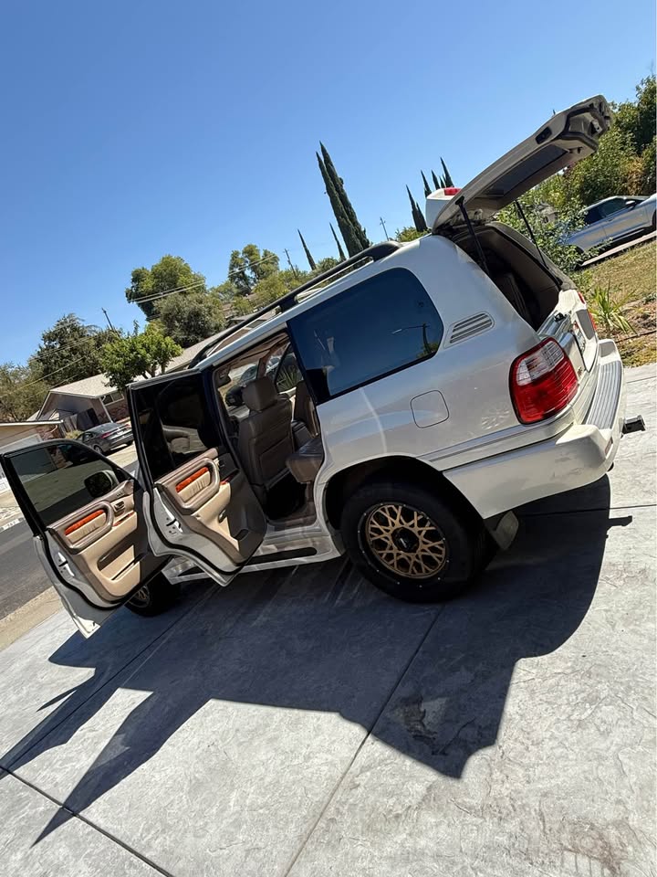 1998 Lexus LX · LX 470 Sport Utility 4D (photo 5) — photo 5
