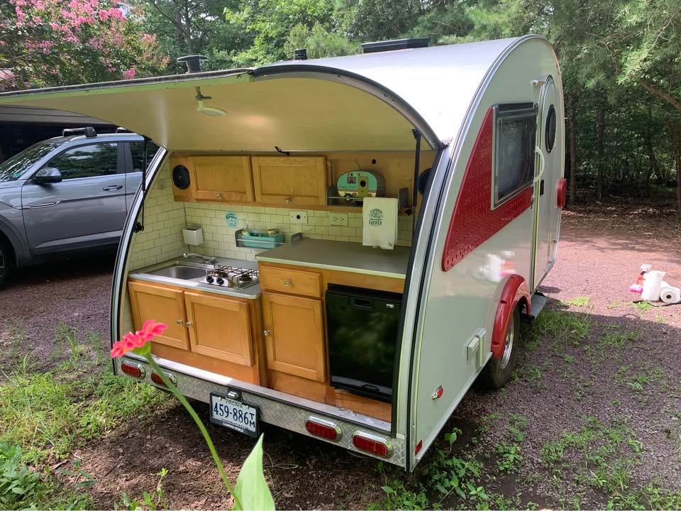 2017 CS-S Series T@B by nuCamp 320 Teardrop Camper in Heathsville, VA (photo 4) — photo 4