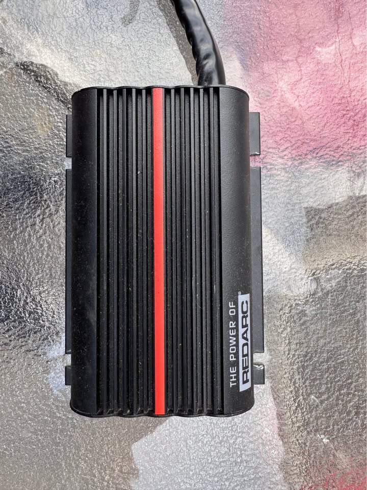 Chargeur de Batterie REDARC BCDC1250D. 300$ in Ste-Marie-Salomé, QC (photo 2)