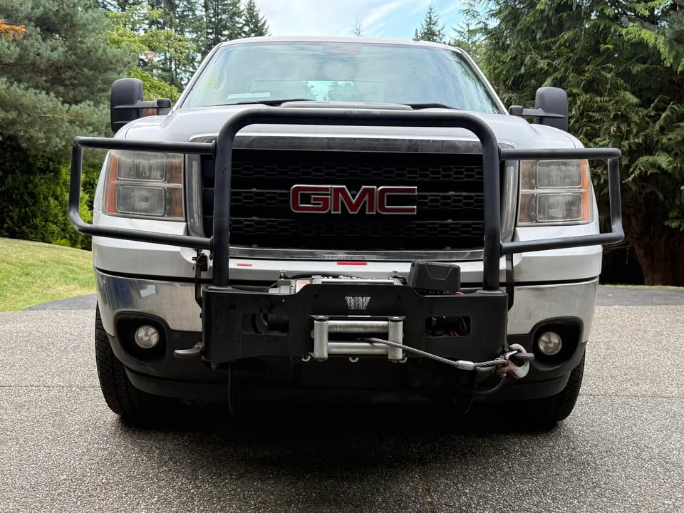 Warn Heavy Duty M15000 lb. Electric winch w/integrated Heavy duty Warn Bull Guard. For 2012 GMC 3500 in Monroe, WA (photo 5)