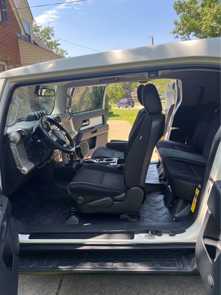2013 Toyota FJ Cruiser in Cincinnati, OH (photo 12) — photo 12
