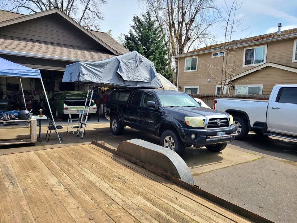 Thule roof top tent in Cottage Grove, OR (photo 1) — photo 1
