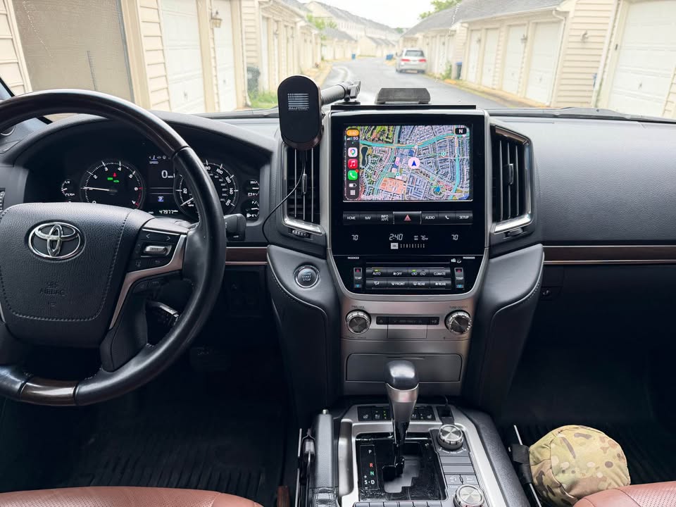 2021 Toyota toyota+land+cruiser in Leesburg, VA (photo 10) — photo 10
