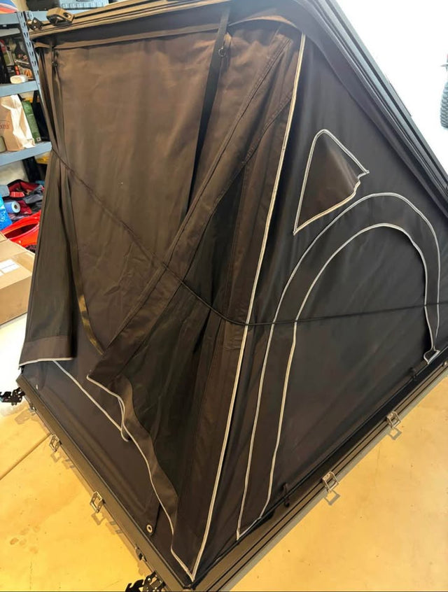 Cvt Mt. Hood roof top tent — photo 3