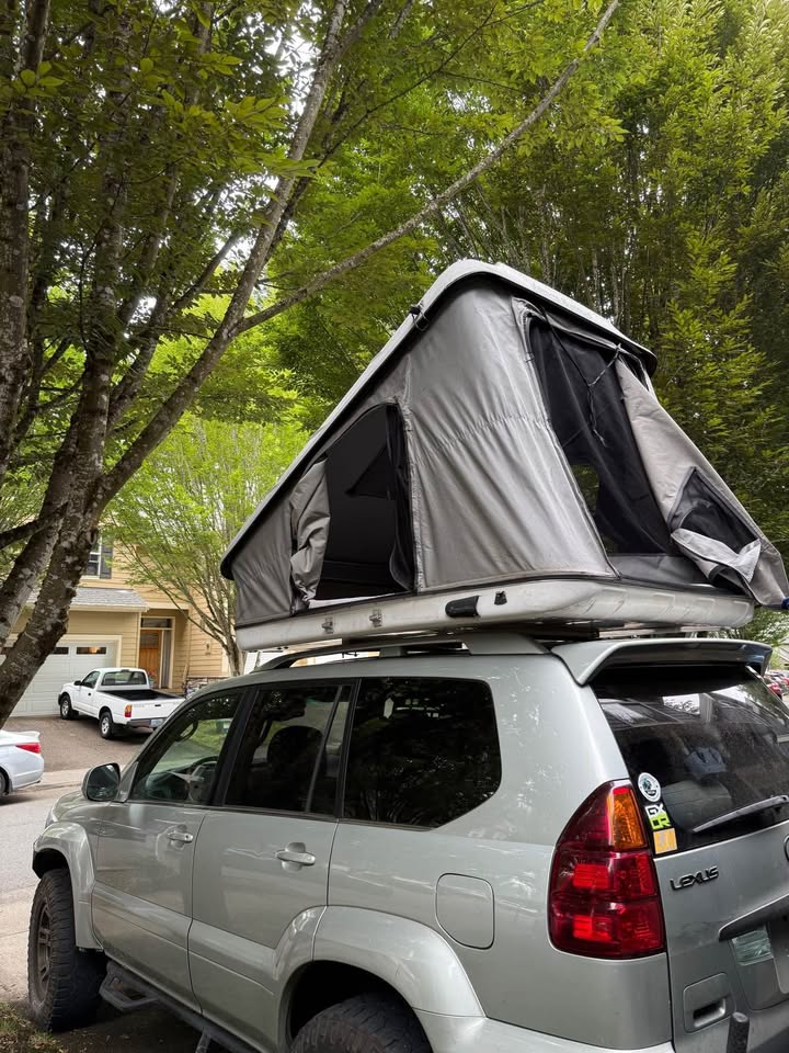 James Baroud Space Evo Hard shell Roof Top Tent Size M in Beaverton, OR (photo 7) — photo 7