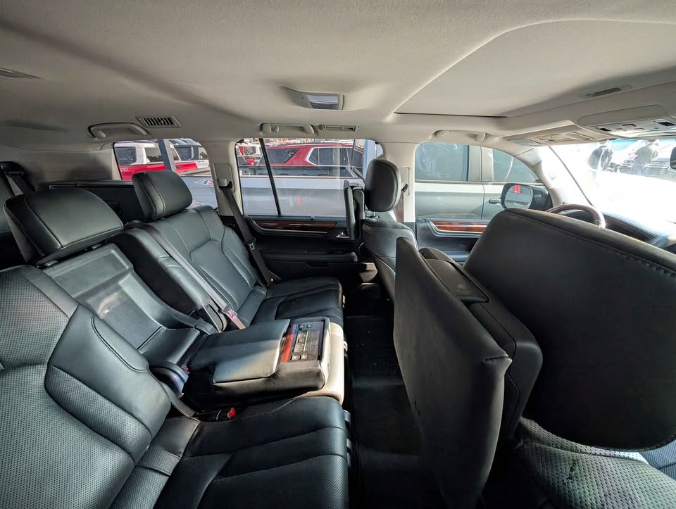2017 Lexus LX LX 570 Sport Utility 4D (photo 4) — photo 4