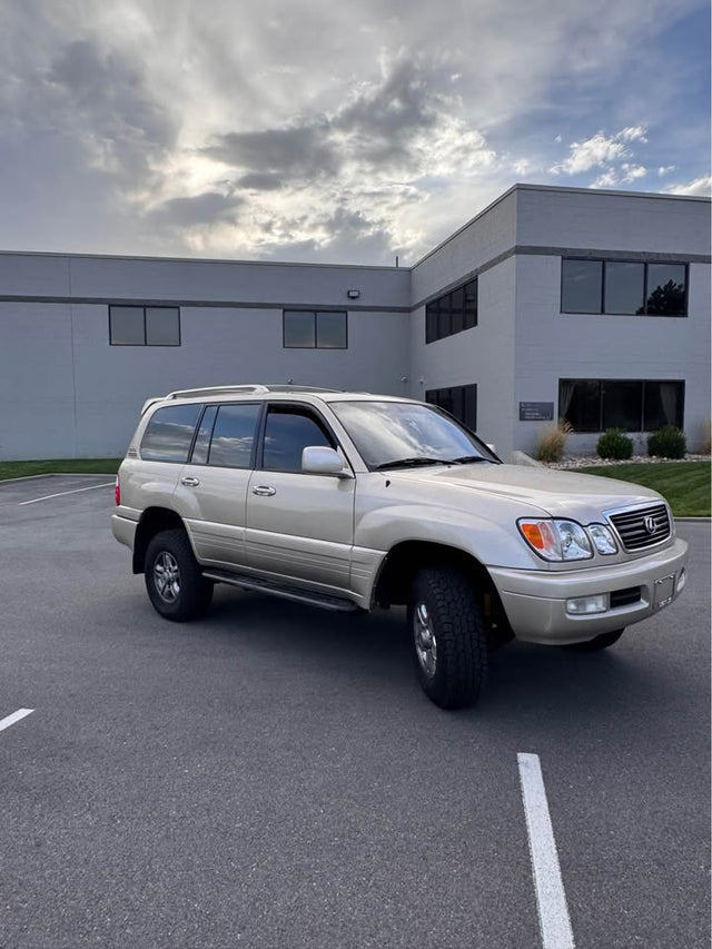 2002 Lexus LX · LX 470 Sport Utility 4D — photo 3