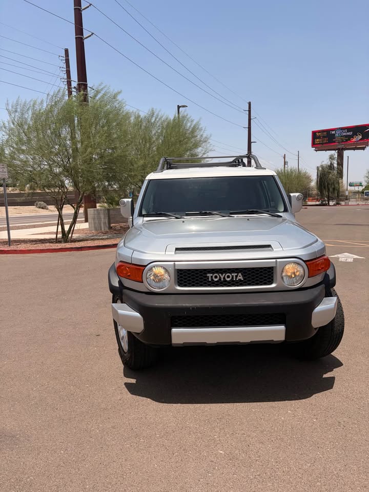 2007 Toyota FJ Cruiser · Sport Utility 2D in Phoenix, AZ (photo 2) — photo 2