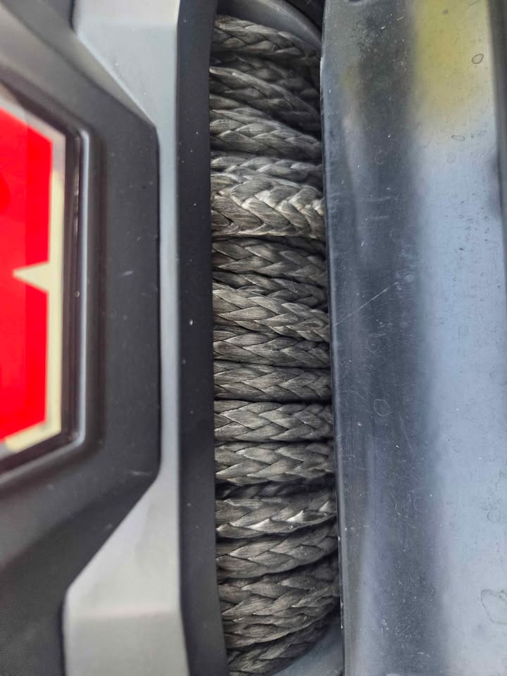 Warn 12k winch with synthetic line (photo 3) — photo 3