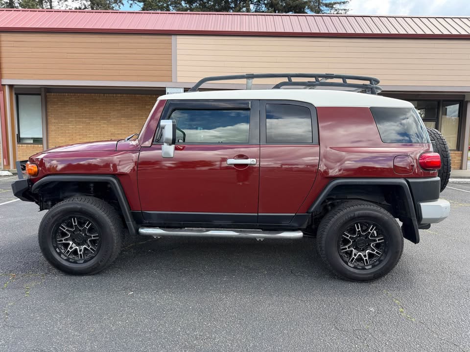 2010 Toyota FJ Cruiser · Sport Utility 2D in Lacey, WA (photo 2) — photo 2