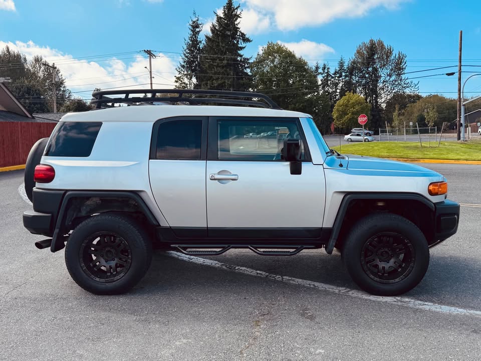 2007 Toyota FJ Cruiser · Sport Utility 2D (photo 4) — photo 4