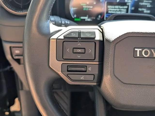 2024 Toyota Landcruiser · Base (photo 12) — photo 12