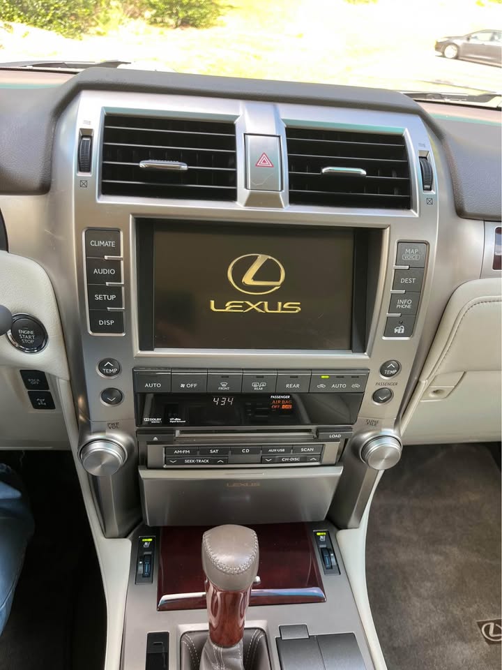2010 Lexus GX · GX 460 Premium Sport Utility 4D (photo 7) — photo 7