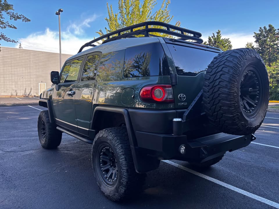 2014 Toyota FJ Cruiser · Sport Utility 2D in Everett, WA (photo 8) — photo 8