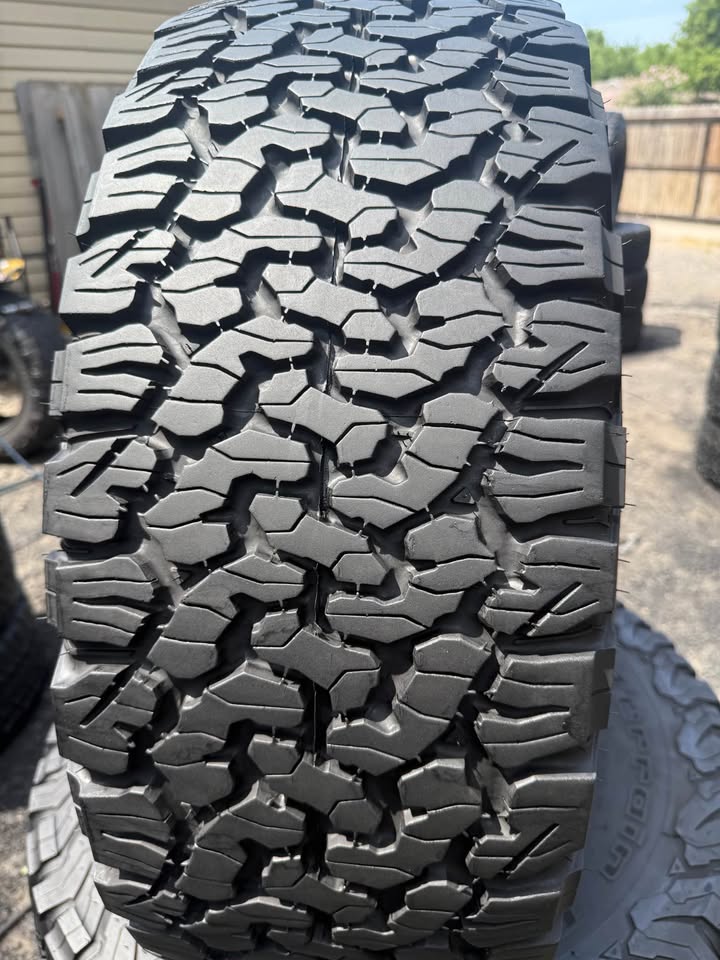 LT305/65R18 BFGOODRICH KO2 ALL TERRAIN‼‼‼ in Dallas, TX (photo 3)