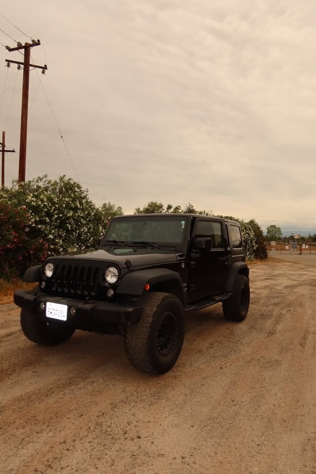 2015 Jeep Wrangler Unlimited · Sport SUV 4D in Clovis, CA (photo 4) — photo 4