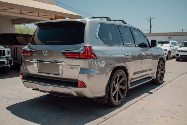 2017 Lexus LX570 — photo 3