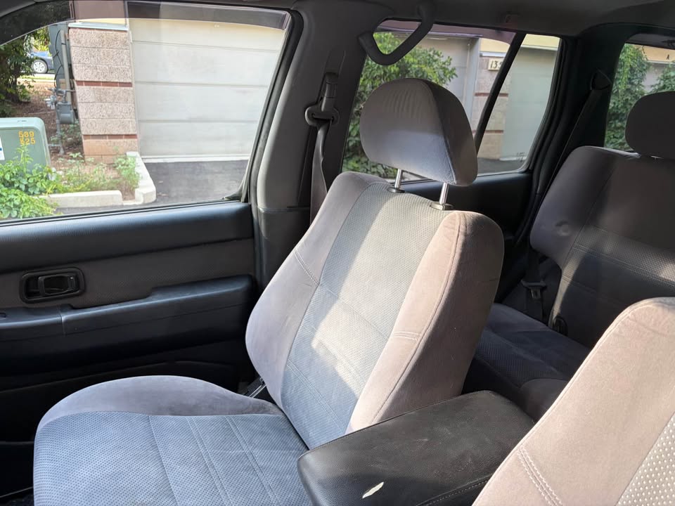 2001 Nissan Pathfinder SE Off-Road Sport Utility 4D (photo 11) — photo 11