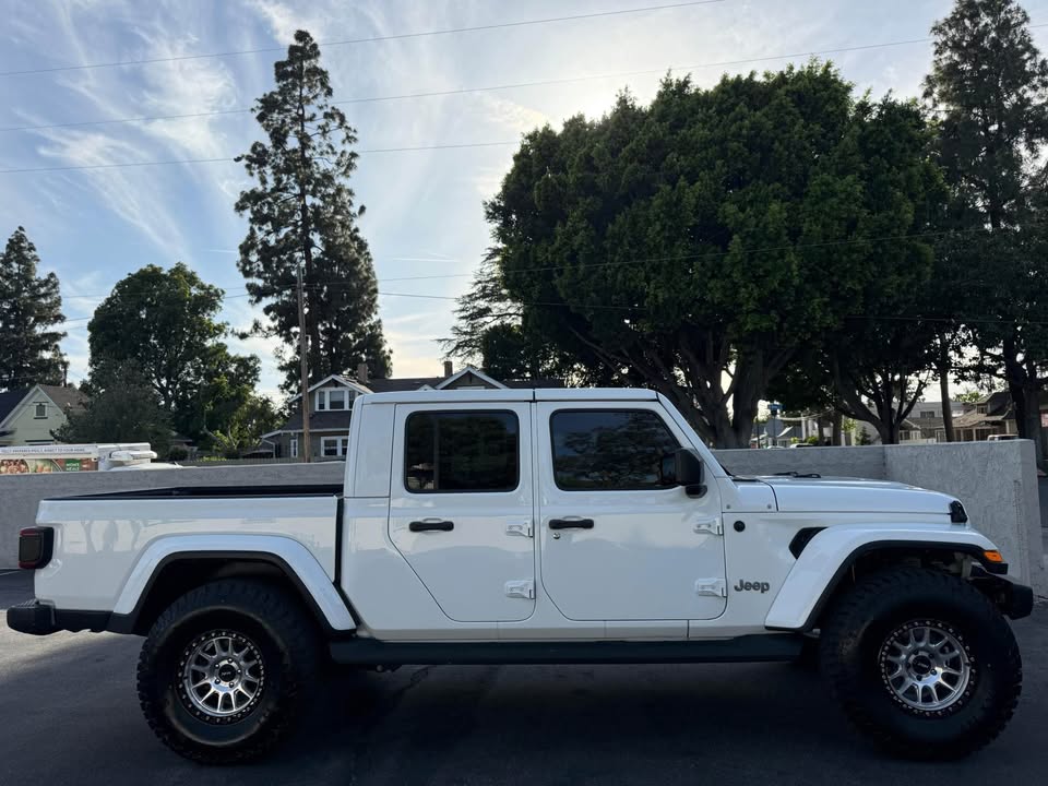 2022 Jeep Gladiator · Overland Pickup 4D 5 ft in Paramount, CA (photo 7) — photo 7