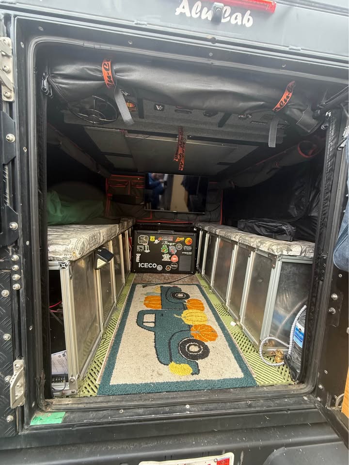Alu cab canopy camper in Azusa, CA (photo 3) — photo 3