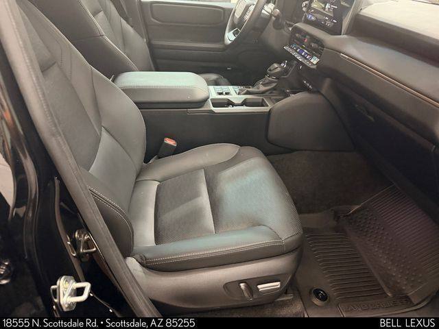2025 Toyota Land Cruiser (photo 12) β photo 12