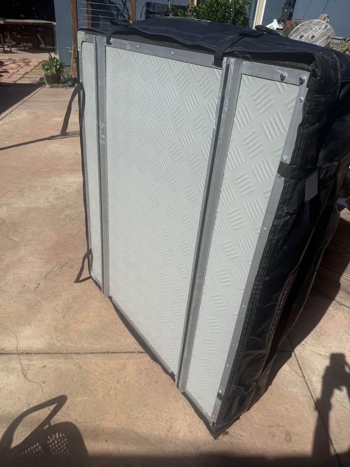 Roam Vagabond Rooftop Tent RTT in Palo Alto, CA (photo 10) — photo 10
