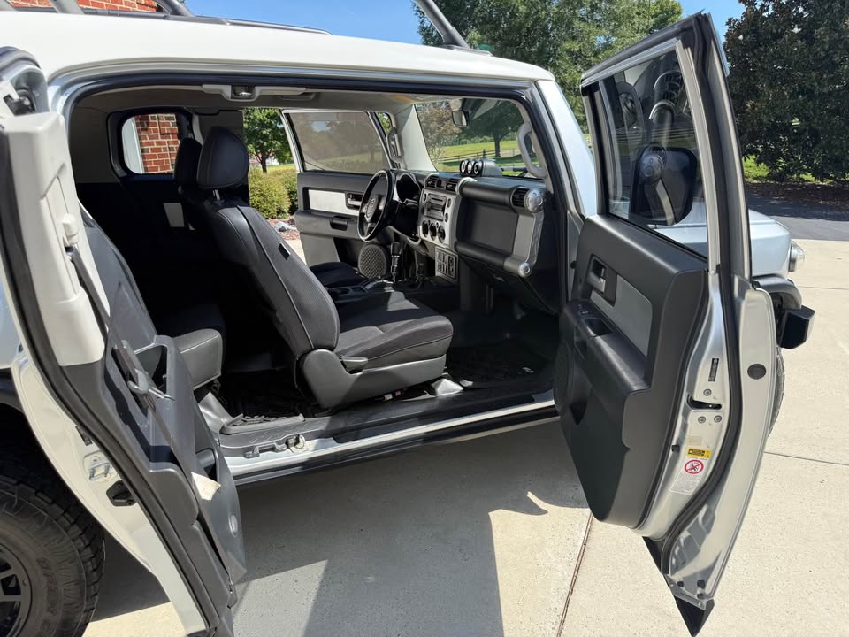 07 Toyota FJ 4x4 Automatic in Graham, NC (photo 6) — photo 6
