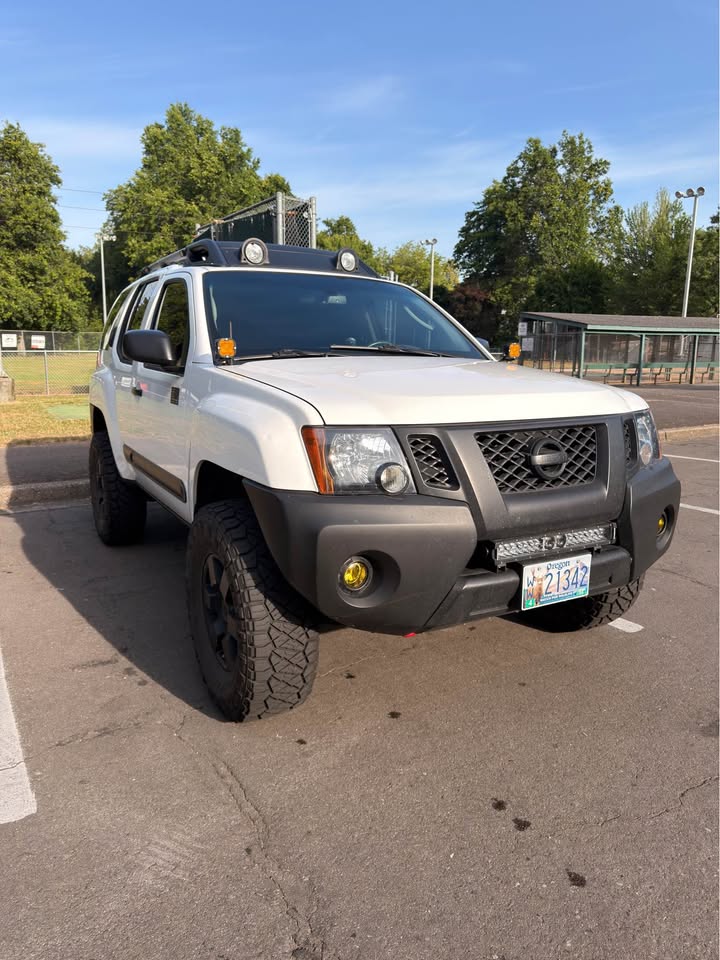 2011 Nissan Xterra · PRO-4X Sport Utility 4D (photo 2) — photo 2