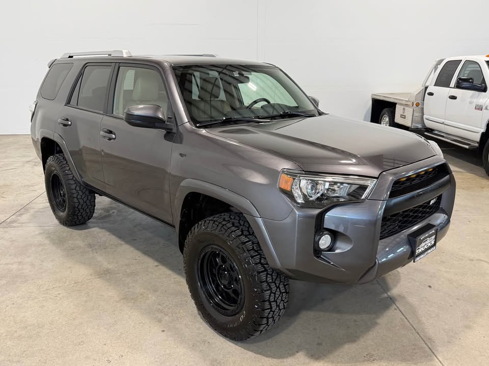 2014 Toyota 4Runner · SR5 (photo 6) — photo 6