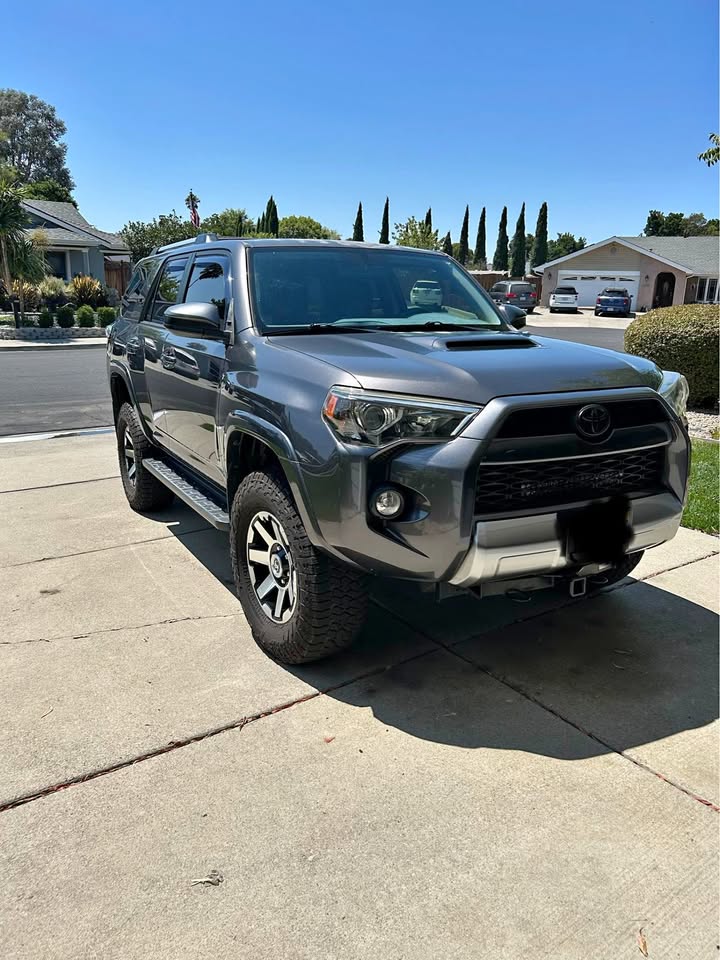 2017 Toyota 4Runner TRD Off-Road Sport Utility 4D (photo 1) — photo 1