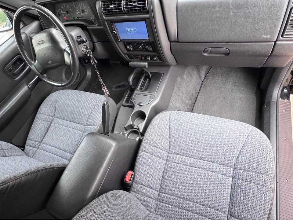 2001 Jeep Cherokee · Classic Sport Utility 4D in Lone Tree, CO (photo 6)