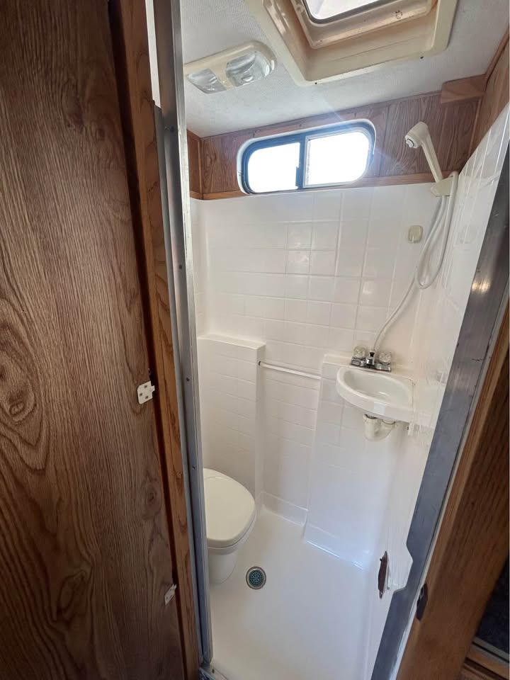 Truck camper for flatbed in Palmdale, CA (photo 10) — photo 10