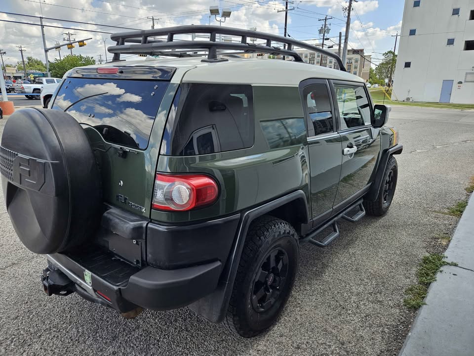 2012 Toyota FJ Cruiser · Sport Utility 2D (photo 4) — photo 4