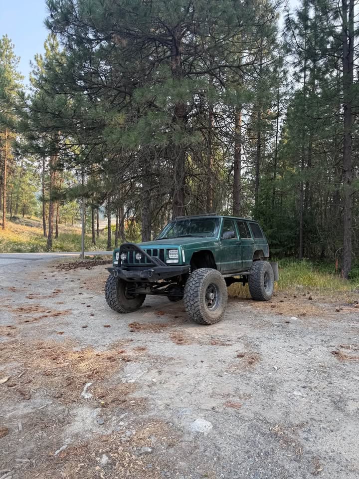 2000 Jeep Cherokee · Limited Sport Utility 4D in Leavenworth, WA (photo 8) — photo 8