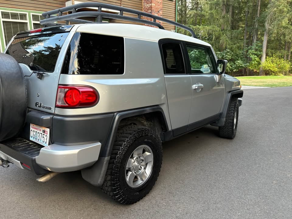 2008 Toyota FJ Cruiser in Gig Harbor, WA (photo 6) — photo 6