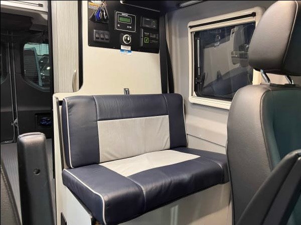 2023 Winnebago REVEL BMB44E (photo 8) — photo 8
