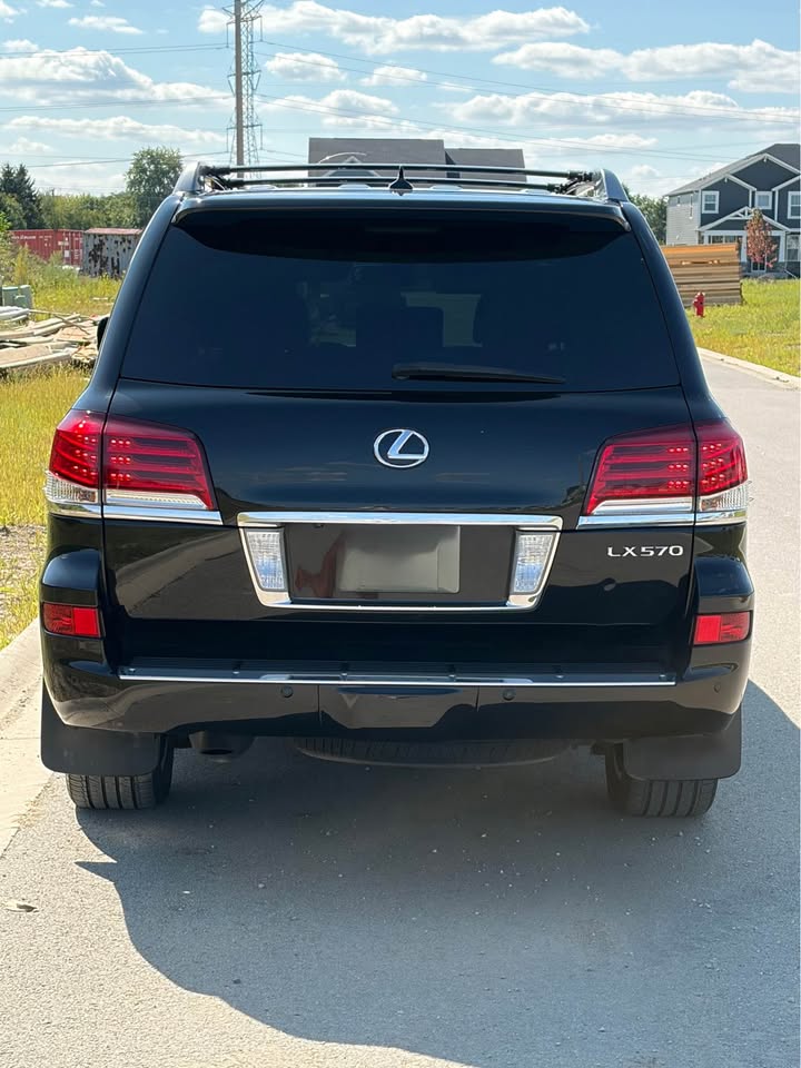 Lexus LX 570 clean , private owner in Wheaton, IL (photo 4) — photo 4